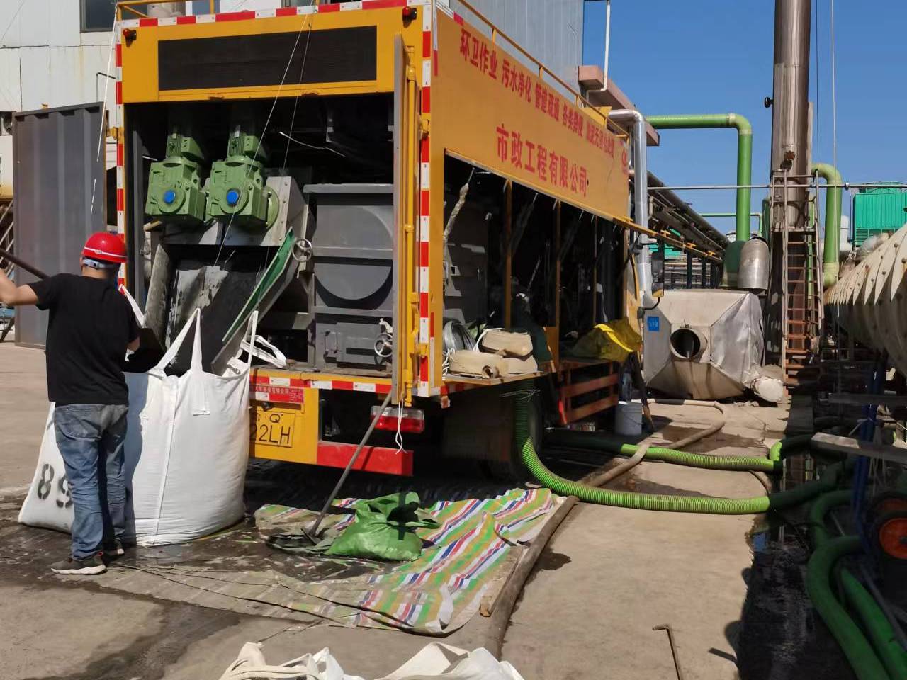 于都淤泥压干处理